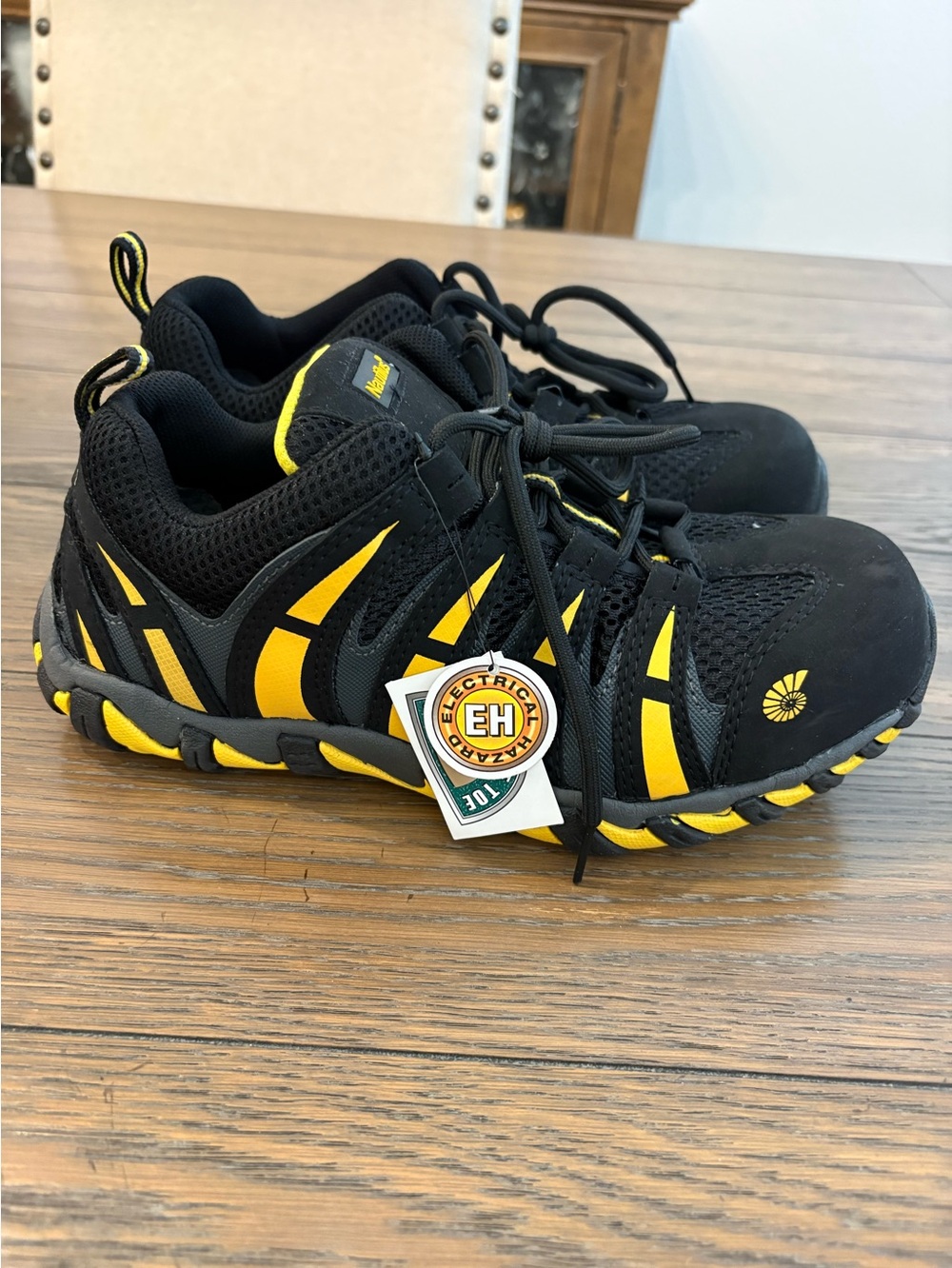 Nautilus N1925 Black and Yellow Men's Athletic Safety Sneakers Size 8 NWT
